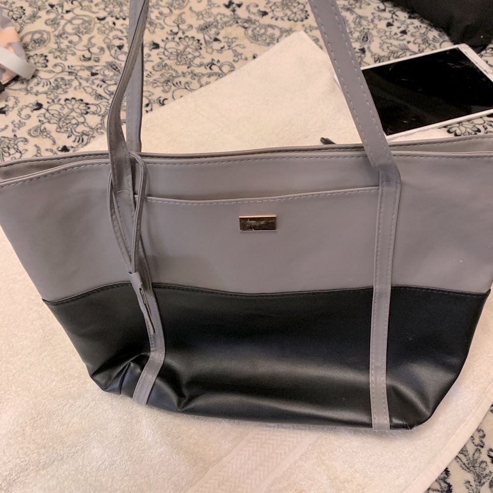 Minimalist Two Tone Tote - Picture 4 of 5